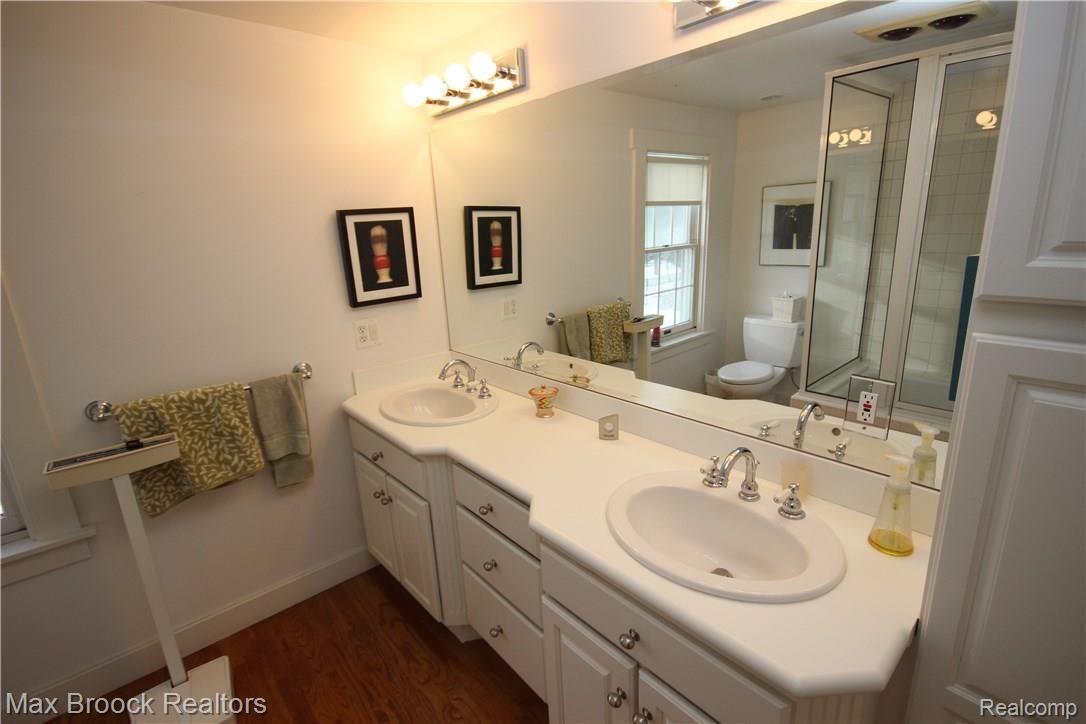 3727 Franklin Road Bloomfield Hills, MI 48302 - Photo 32 of 44 Large hall bath