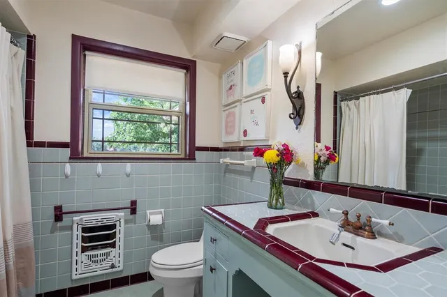 a view of a chairs and table in the yard