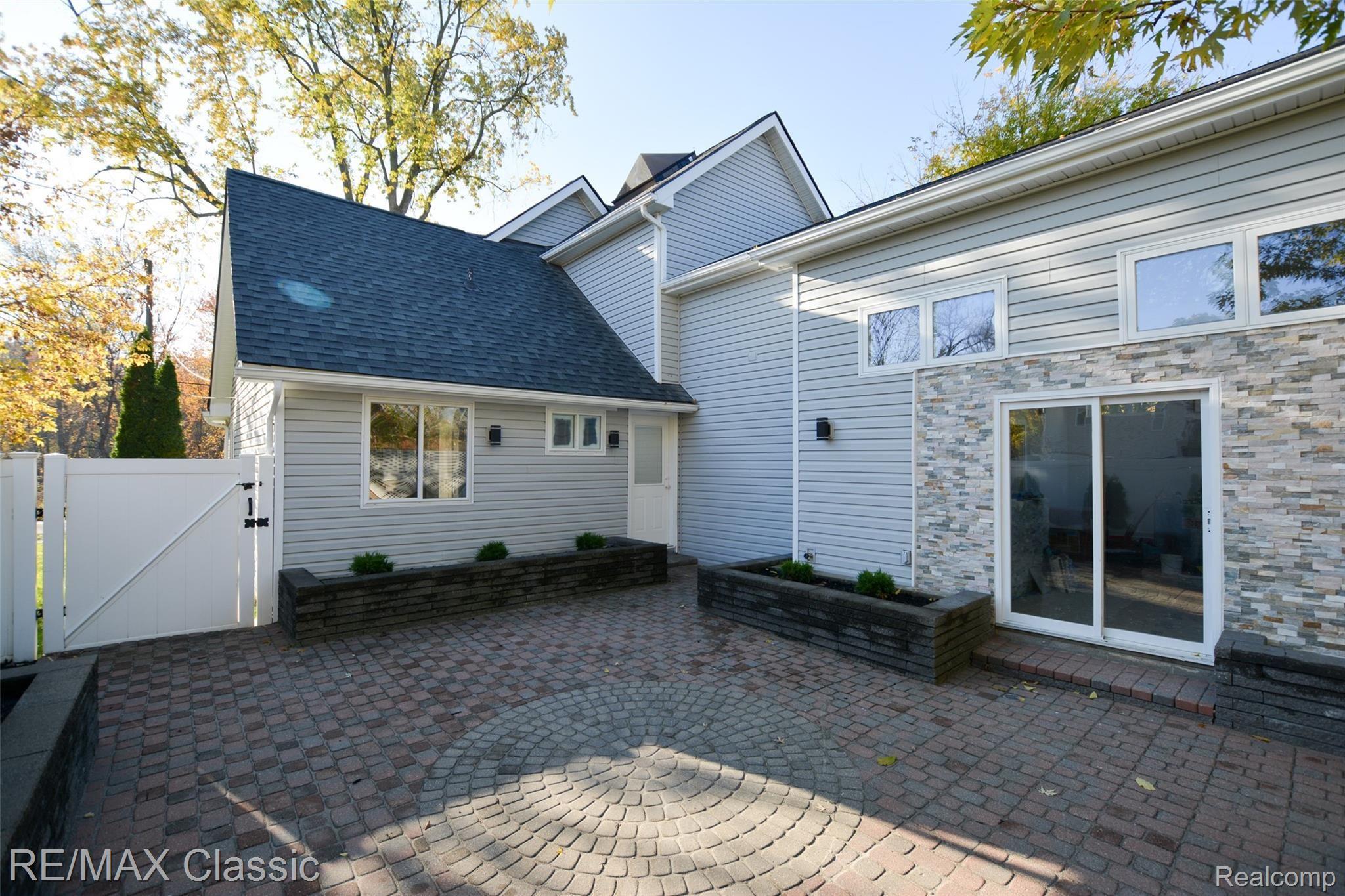 321 Leon Road Walled Lake, MI 48390 - Photo 41 of 53 Paver Patio