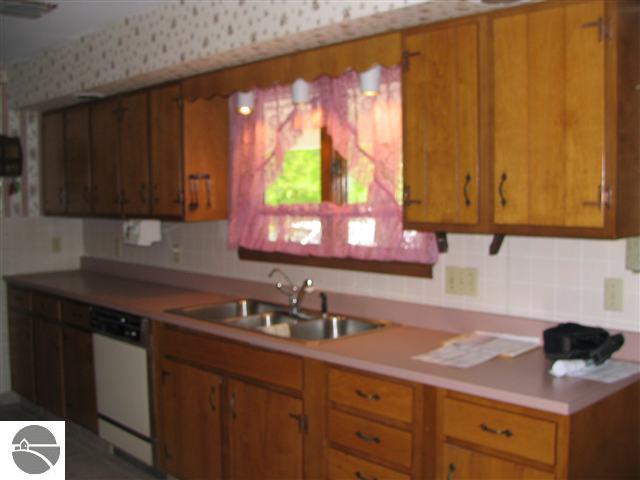 10385 45 Road Cadillac, MI 49601 - Photo 2 of 15 1719077-1.JPG