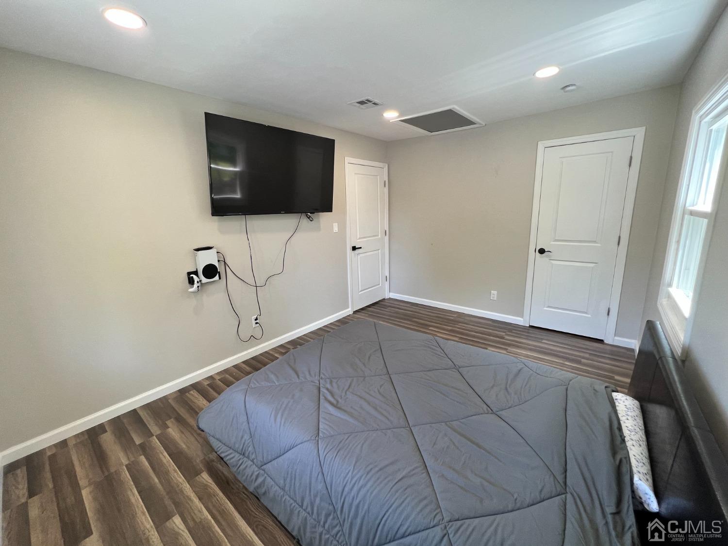84 New Road Kendall Park, NJ 08824 - Photo 14 of 19 Gallery Image 14