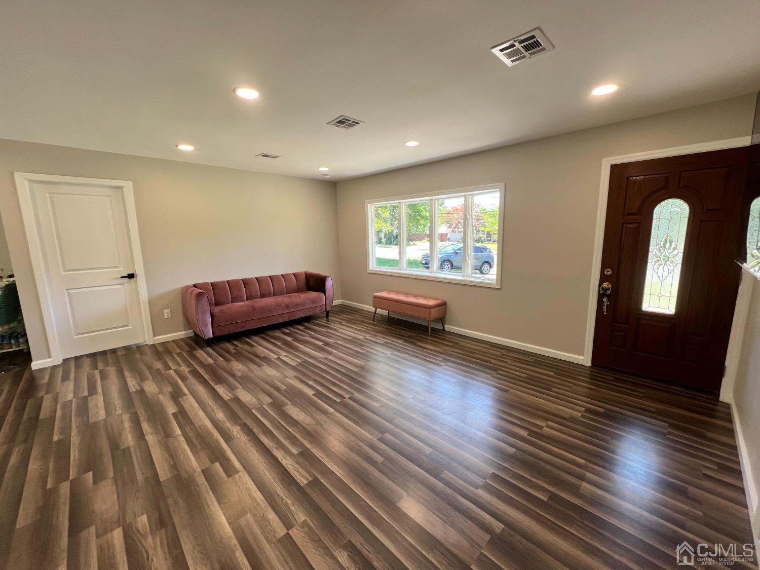 84 New Road Kendall Park, NJ 08824 - Photo 5 of 19 Gallery Image 5