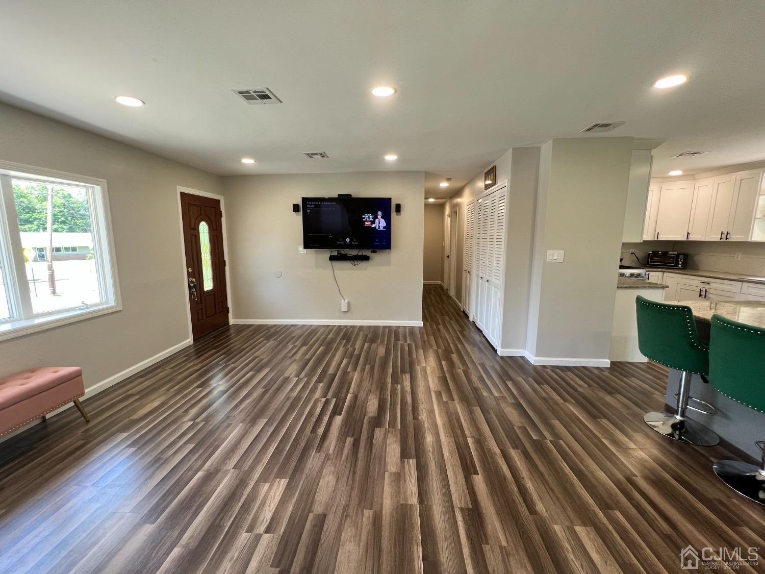 84 New Road Kendall Park, NJ 08824 - Photo 6 of 19 Gallery Image 6