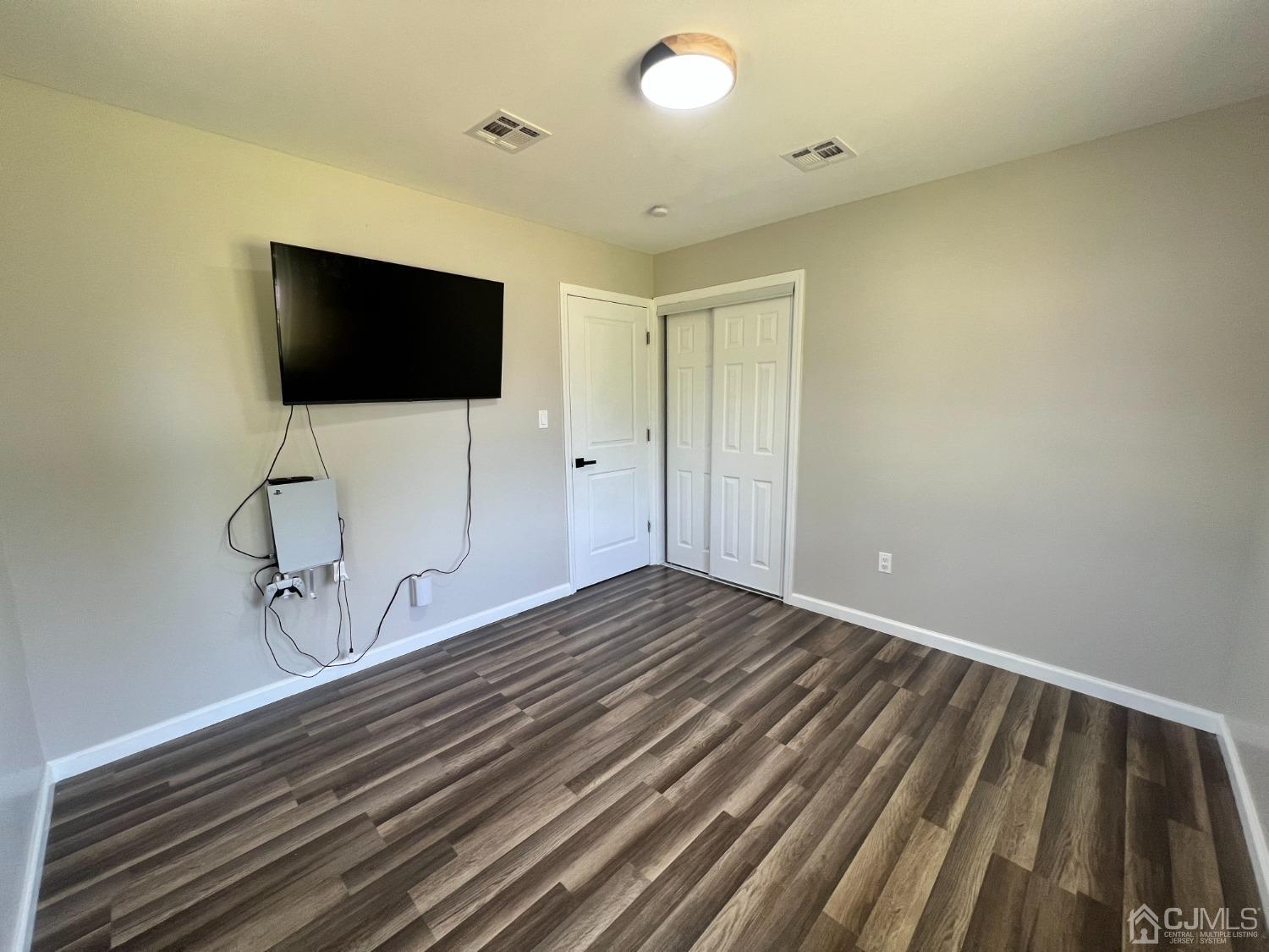 84 New Road Kendall Park, NJ 08824 - Photo 9 of 19 Gallery Image 9