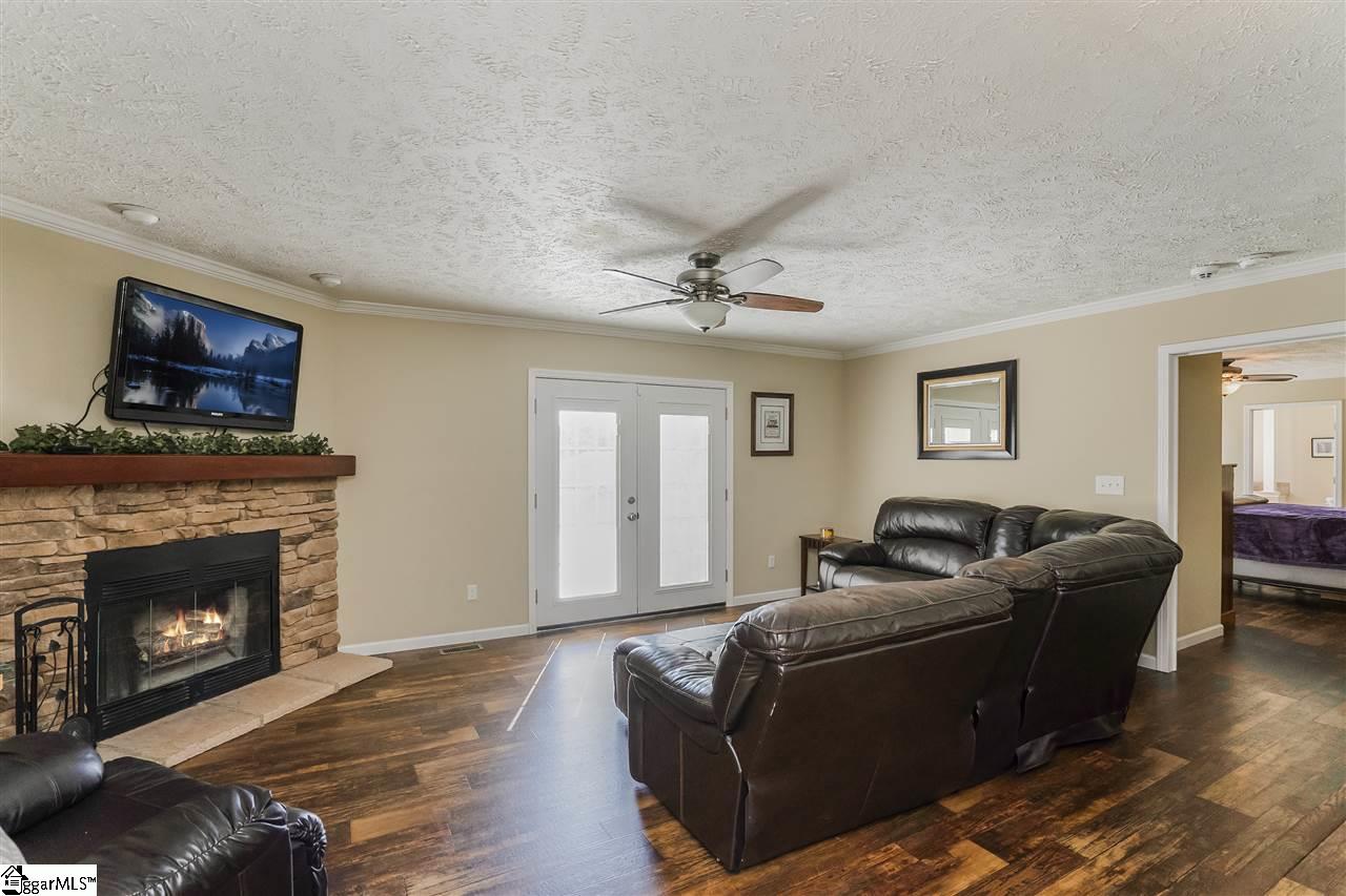 484 Bill Pearson Road Woodruff, SC 29388 - Photo 11 of 34