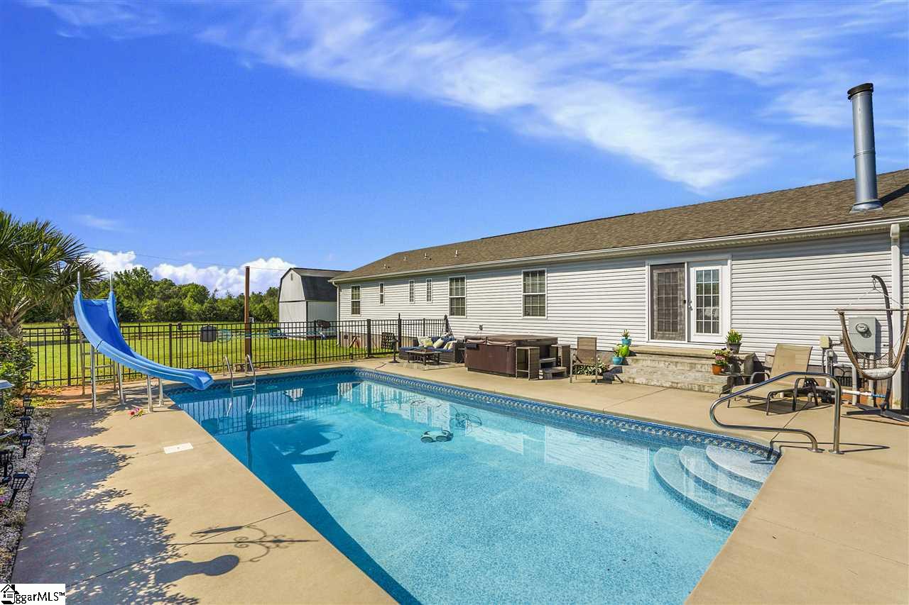 484 Bill Pearson Road Woodruff, SC 29388 - Photo 13 of 34