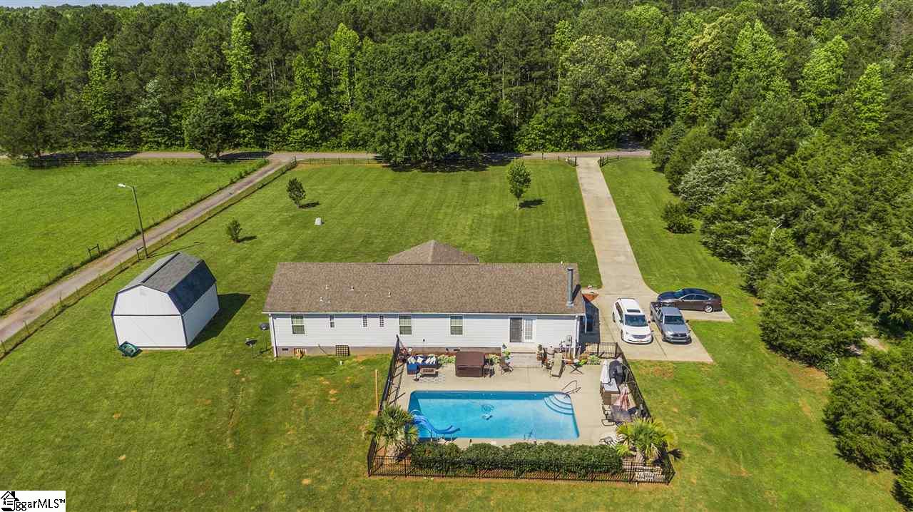 484 Bill Pearson Road Woodruff, SC 29388 - Photo 3 of 34