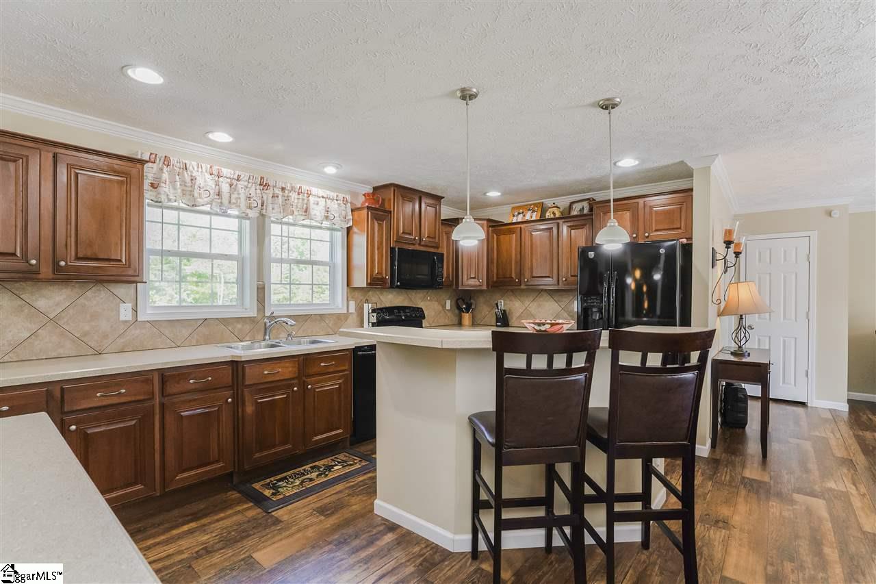 484 Bill Pearson Road Woodruff, SC 29388 - Photo 8 of 34