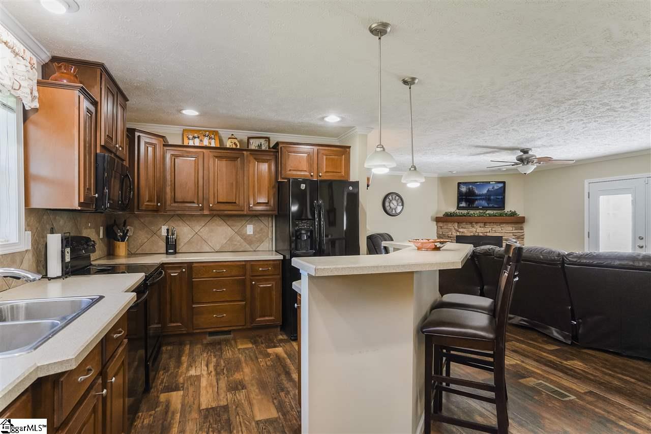 484 Bill Pearson Road Woodruff, SC 29388 - Photo 9 of 34