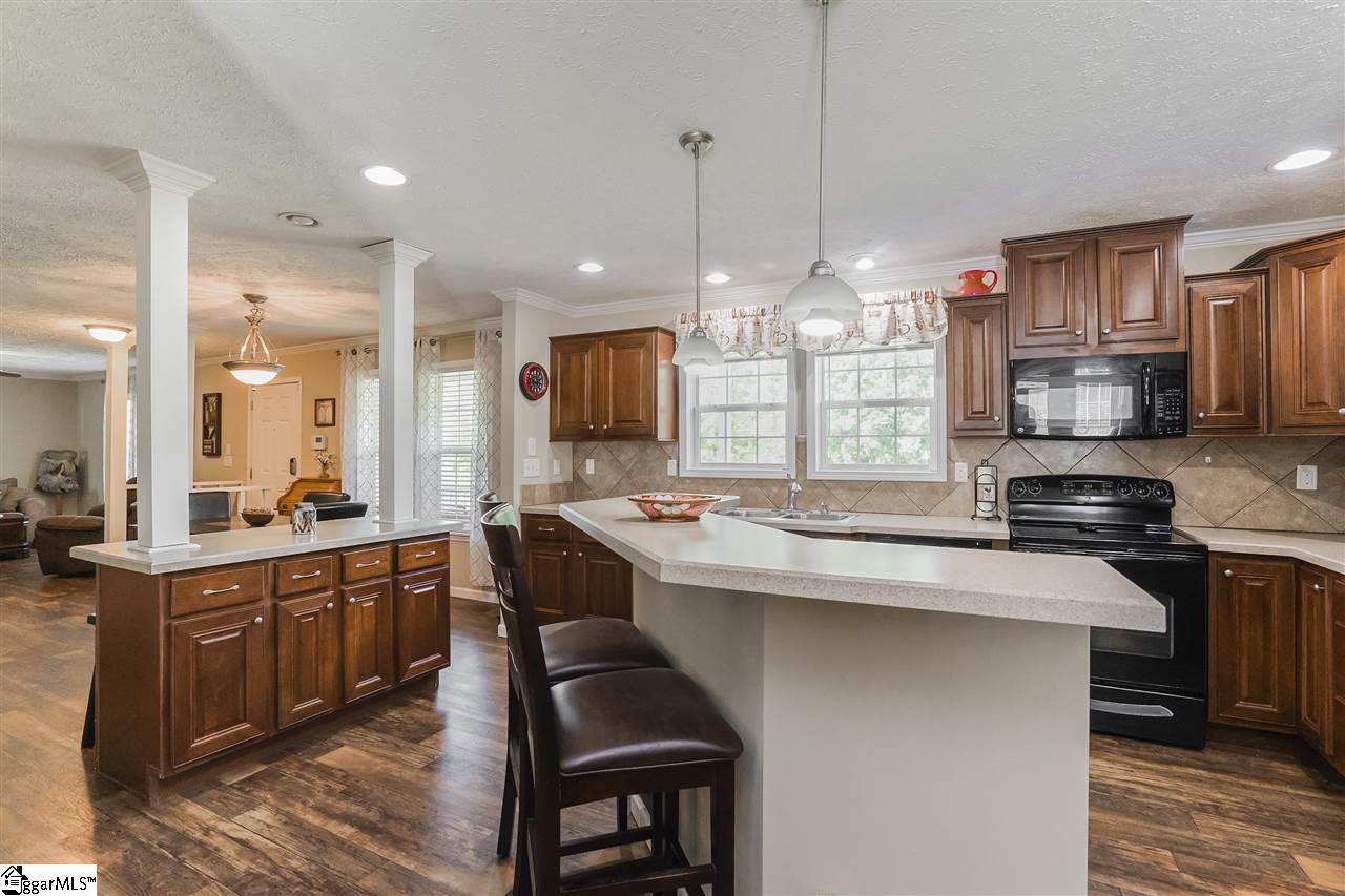 484 Bill Pearson Road Woodruff, SC 29388 - Photo 10 of 34