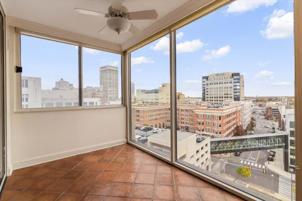 $564,000 | 200 Wagner Place, Unit 1407/1408, Memphis, TN 38103