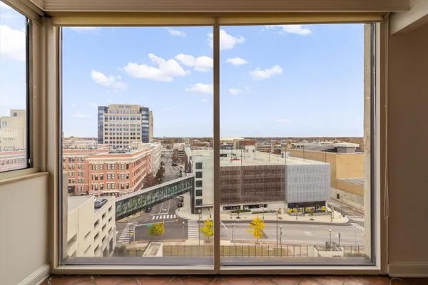 $564,000 | 200 Wagner Place, Unit 1407/1408, Memphis, TN 38103