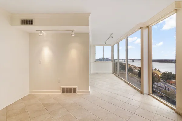 $564,000 | 200 Wagner Place, Unit 1407/1408, Memphis, TN 38103