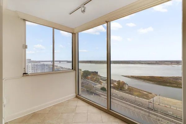 $564,000 | 200 Wagner Place, Unit 1407/1408, Memphis, TN 38103