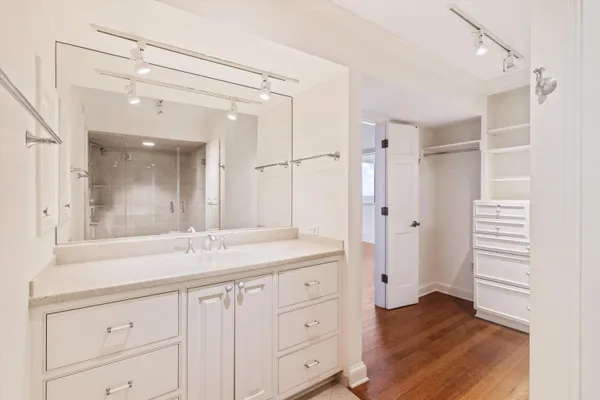 $564,000 | 200 Wagner Place, Unit 1407/1408, Memphis, TN 38103