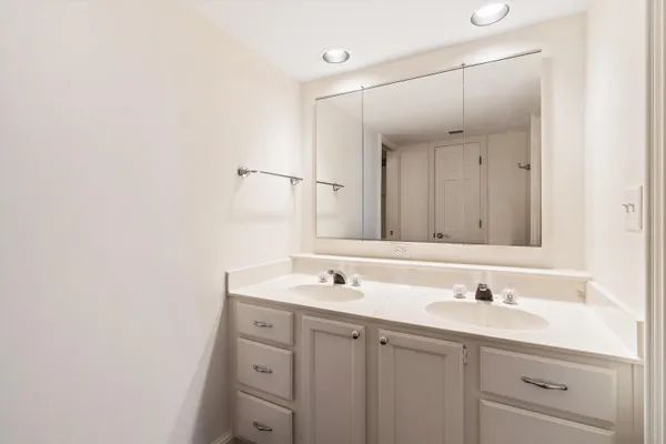 $564,000 | 200 Wagner Place, Unit 1407/1408, Memphis, TN 38103