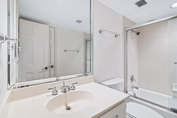 $564,000 | 200 Wagner Place, Unit 1407/1408, Memphis, TN 38103
