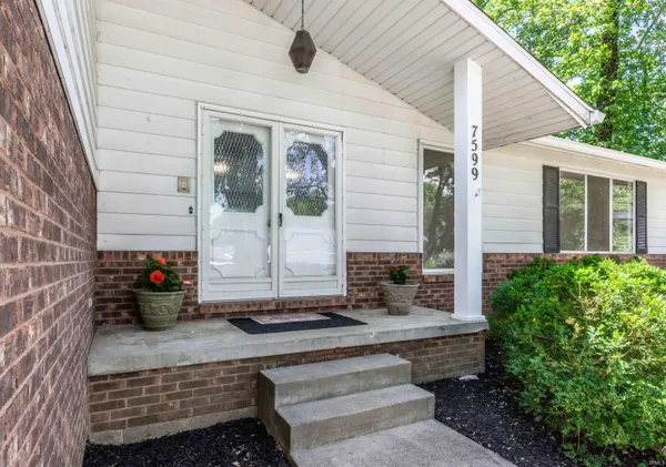 $314,900 | 7599 Meadow Lane, Newburgh, IN 47630