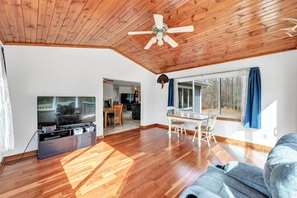 $565,000 | 265 Leeward Street, Sturgeon Bay, WI 54235