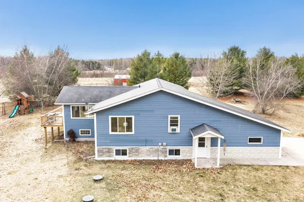 $565,000 | 265 Leeward Street, Sturgeon Bay, WI 54235