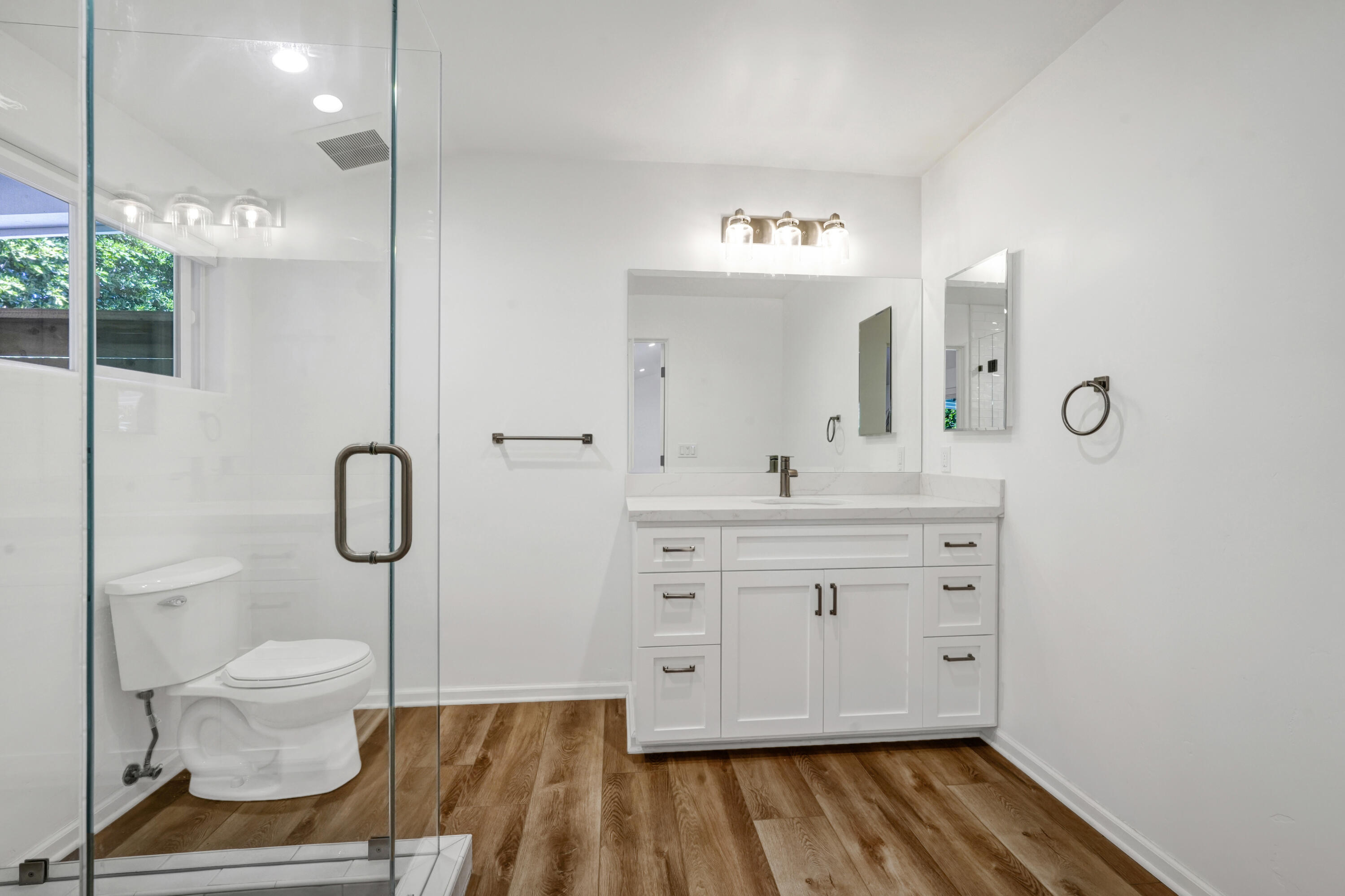 407 Northridge Road Santa Barbara, CA 93105 - Photo 22 of 27 Suite Bath