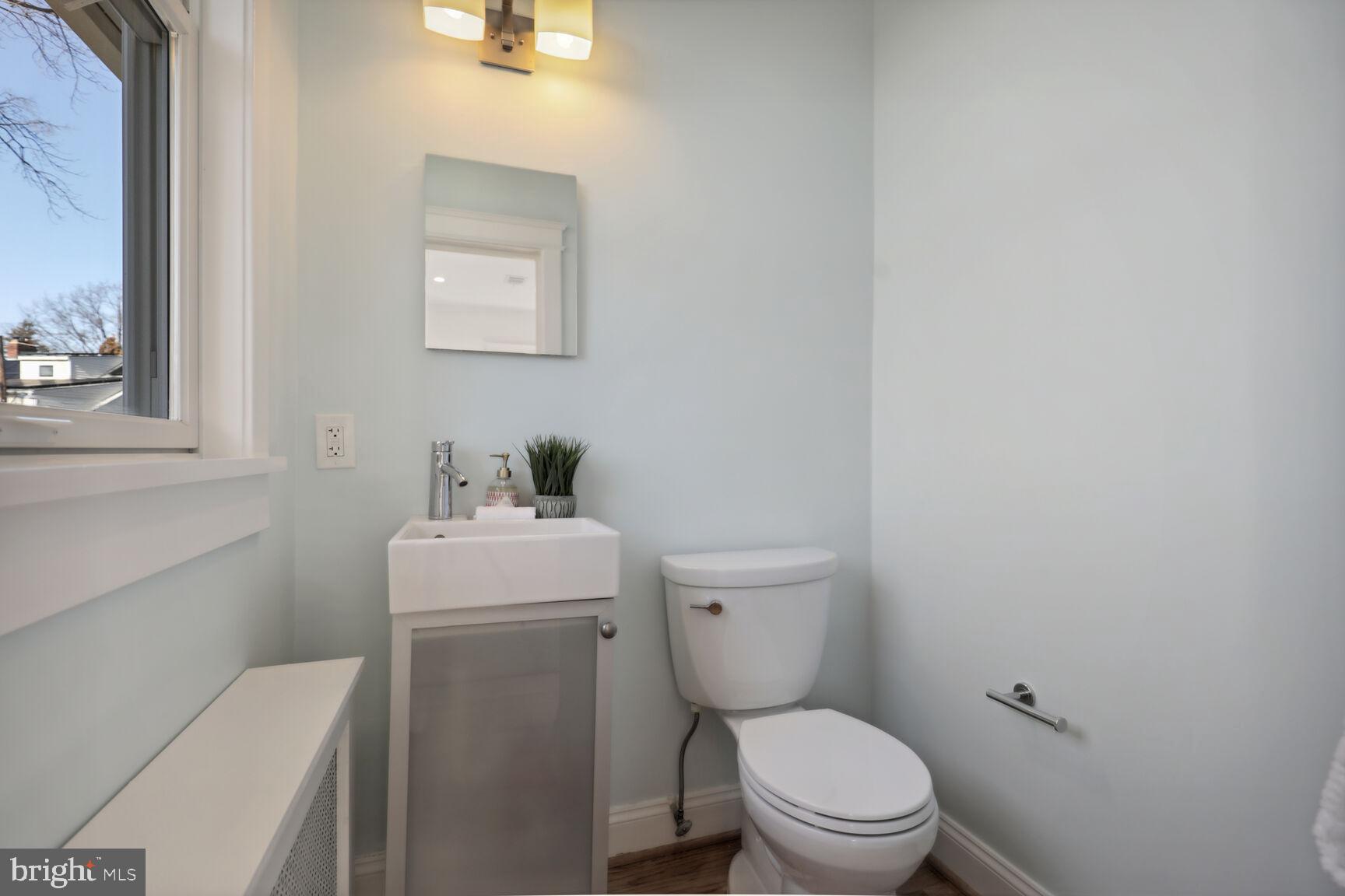 5708 Broad Branch Road Northwest Washington, DC 20015 - Photo 13 of 34 Powder Room