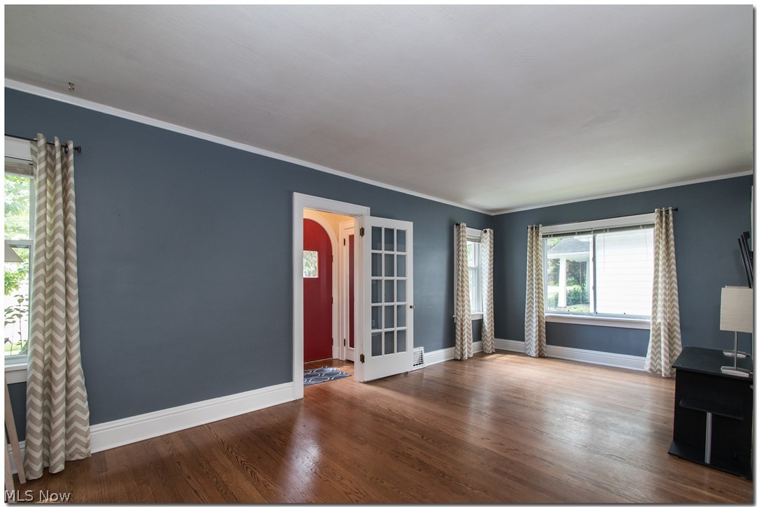 4683 Liberty Road Cleveland, OH 44121 - Photo 3 of 23