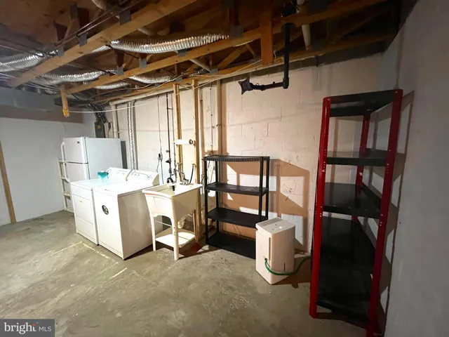 a view of a storage & utility room with washer and dryer
