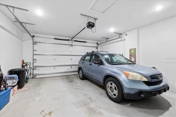 a en suite bathroom with a double vanity sink and a mirror