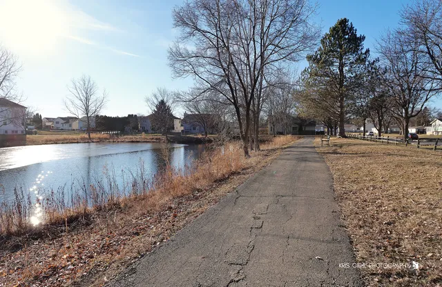 $260,000 | 516 West Courtland Street, Mundelein, IL 60060