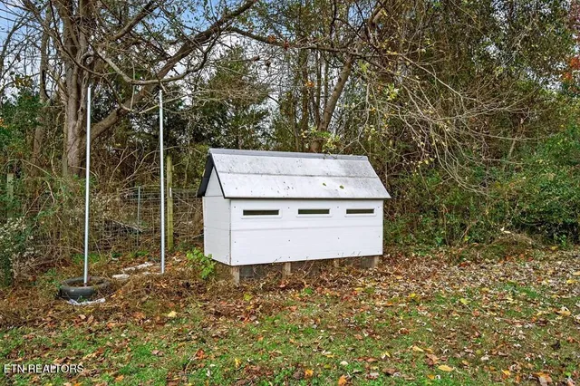 $219,900 | 188 Papermill Road, Quebeck, TN 38579