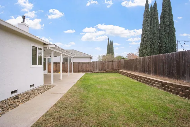 a view of a house with a backyard