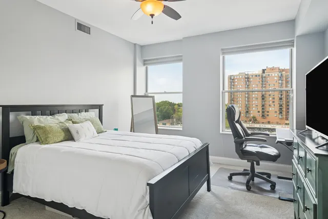 $449,000 | 77 South Evergreen Avenue, Unit 606, Arlington Heights, IL 60005