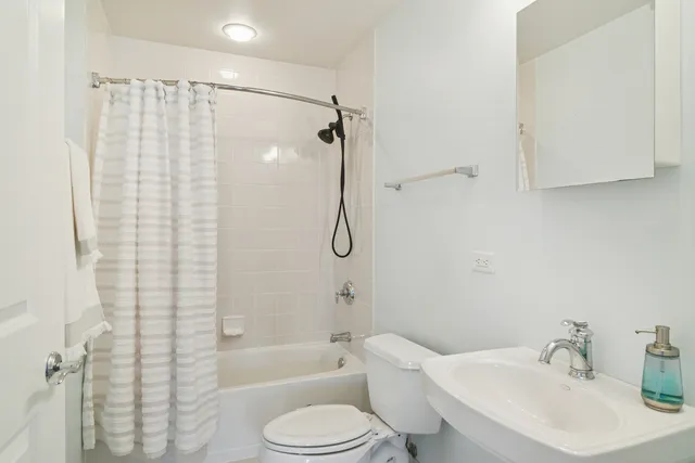 $449,000 | 77 South Evergreen Avenue, Unit 606, Arlington Heights, IL 60005