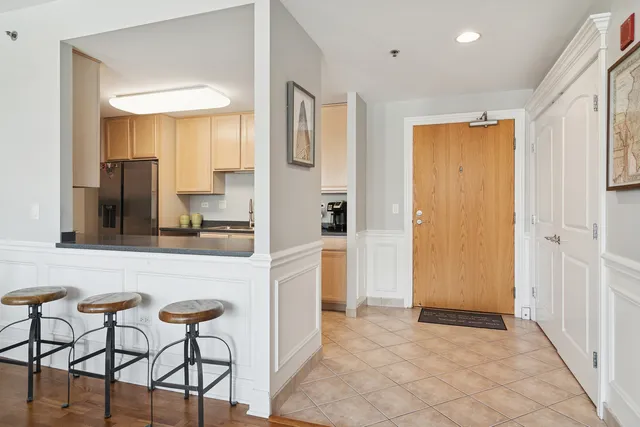 $449,000 | 77 South Evergreen Avenue, Unit 606, Arlington Heights, IL 60005