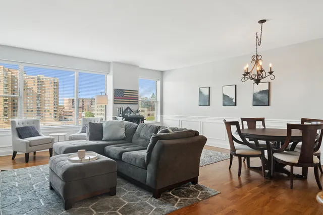 $449,000 | 77 South Evergreen Avenue, Unit 606, Arlington Heights, IL 60005