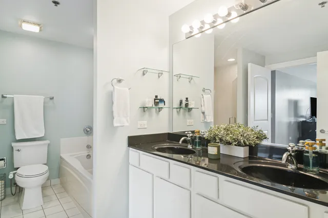 $449,000 | 77 South Evergreen Avenue, Unit 606, Arlington Heights, IL 60005