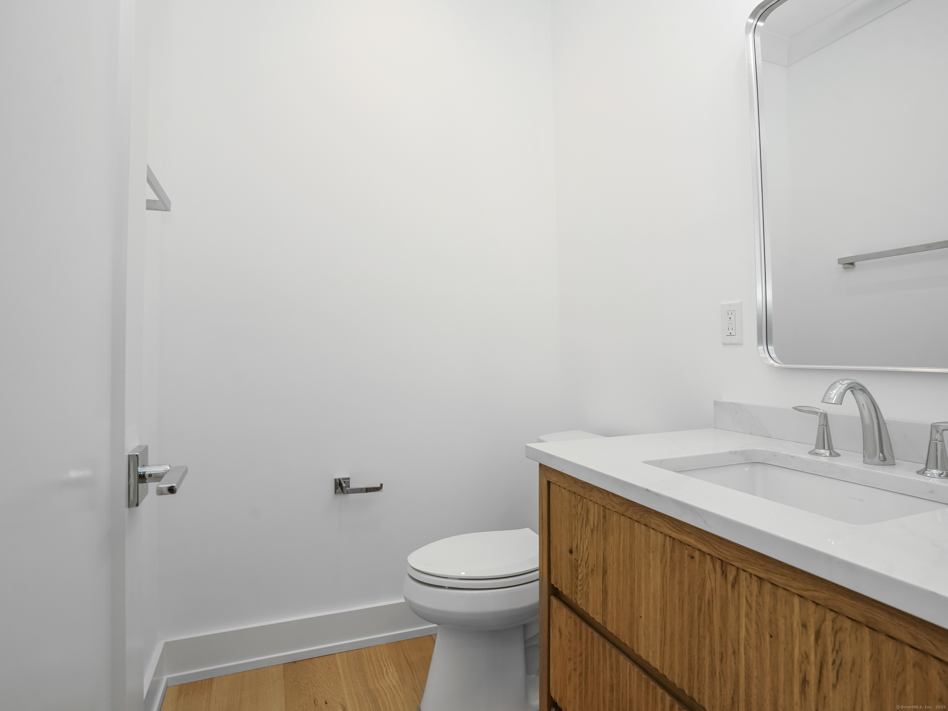 345 Reef Road, Unit C9 Fairfield, CT 06824 - Photo 20 of 39 a bathroom with a sink a toilet and a mirror