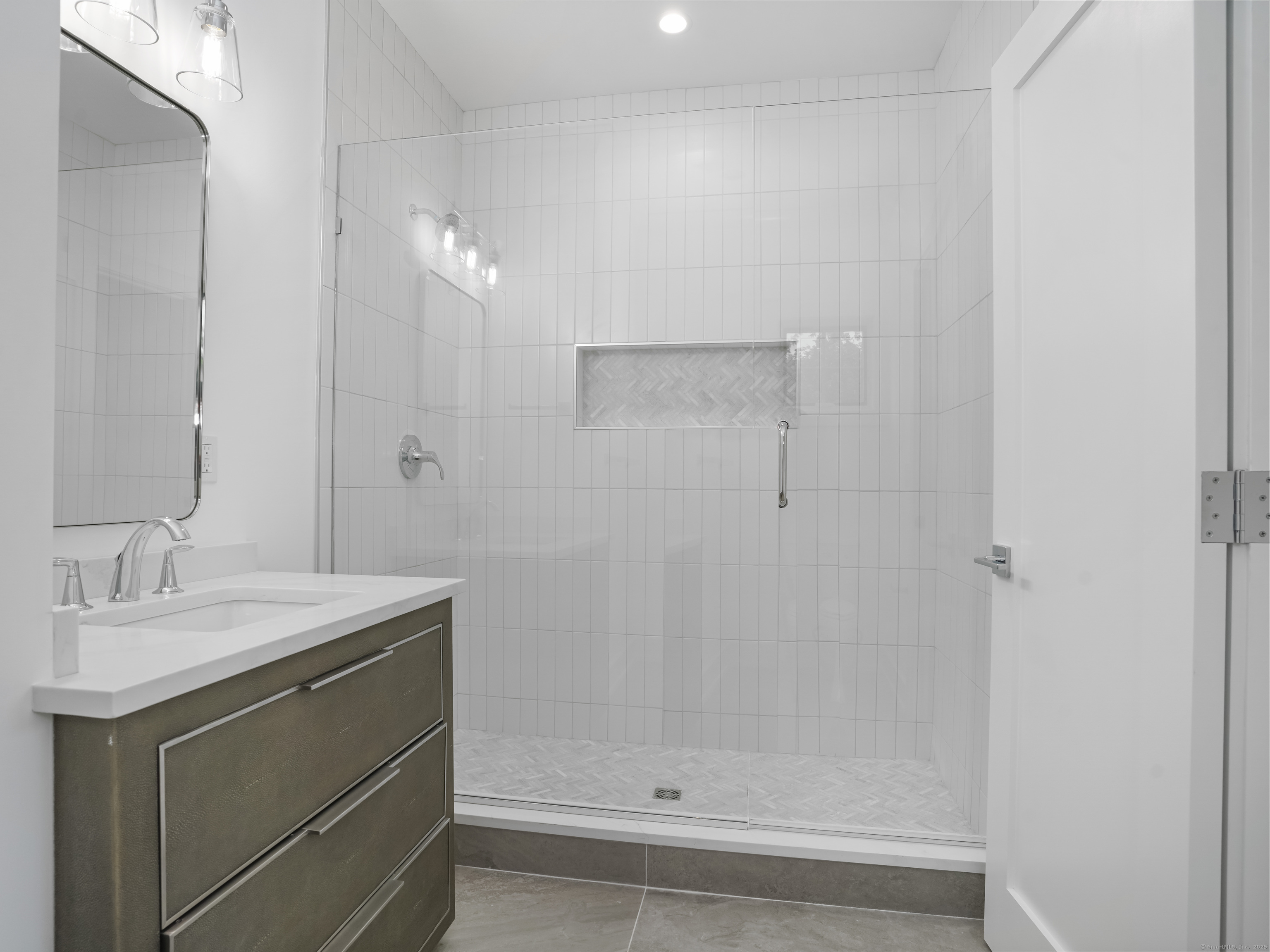 345 Reef Road, Unit C9 Fairfield, CT 06824 - Photo 23 of 39