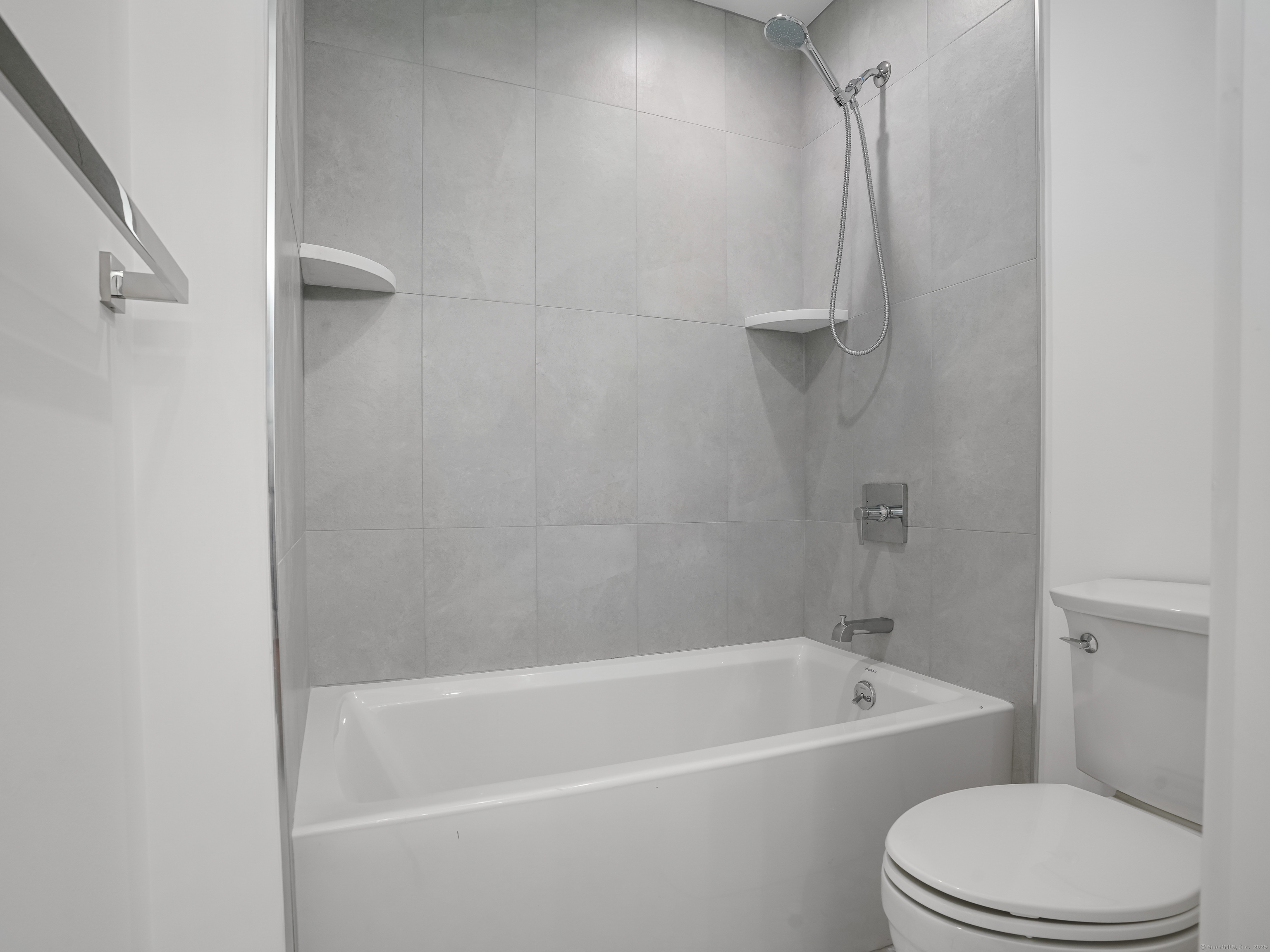 345 Reef Road, Unit C9 Fairfield, CT 06824 - Photo 38 of 39 a white bath tub sitting next to a white toilet and sink