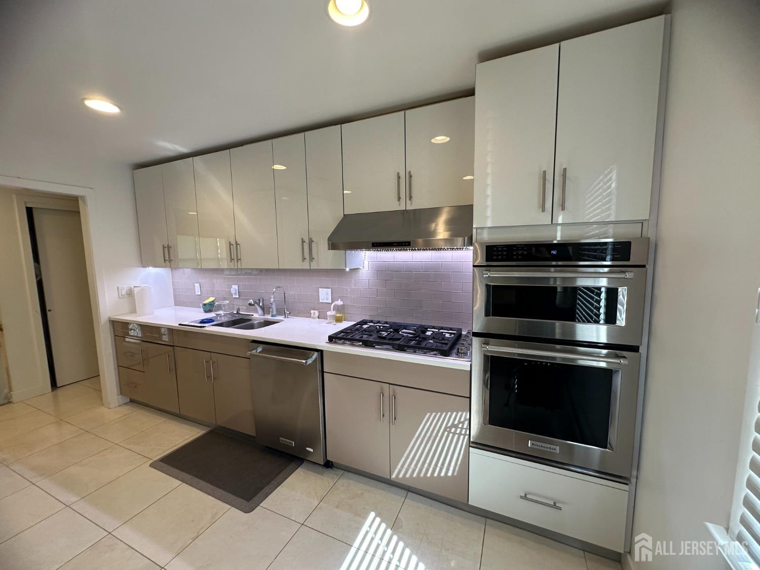 9 Holly Road Iselin, NJ 08830 - Photo 11 of 30
