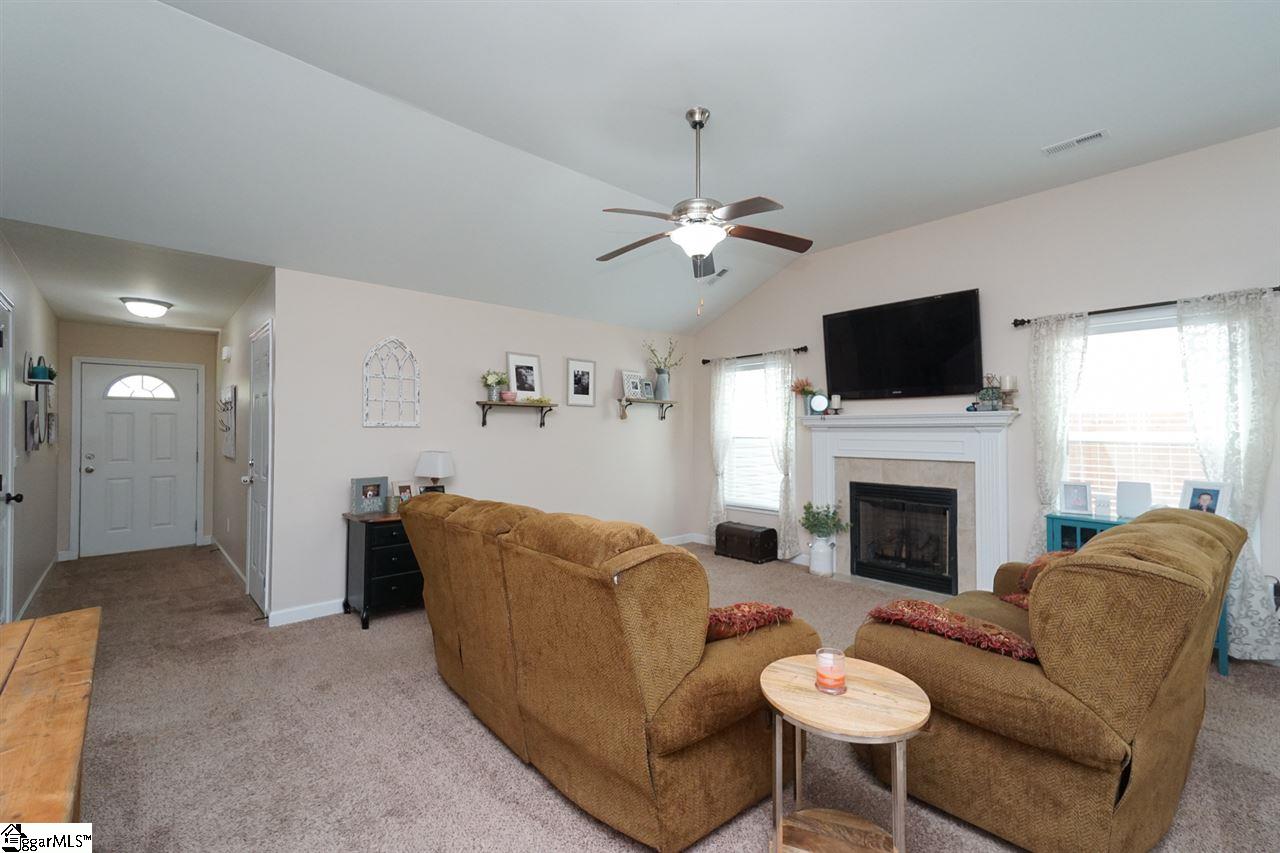 15 Milo Court Simpsonville, SC 29680 - Photo 3 of 23 Gallery Image 3