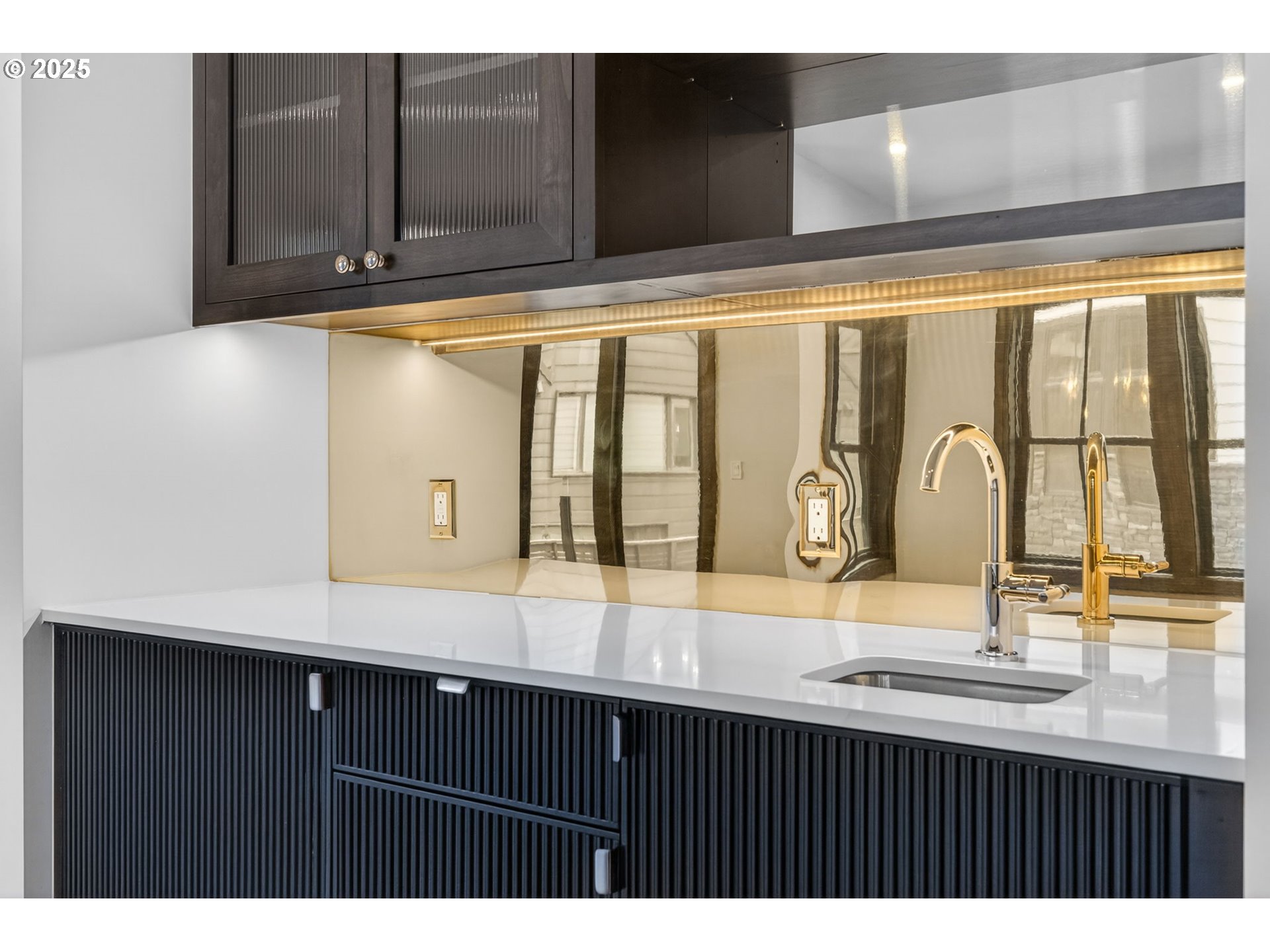 21 D Avenue, Unit 5 Lake Oswego, OR 97034 - Photo 13 of 48 Wet Bar