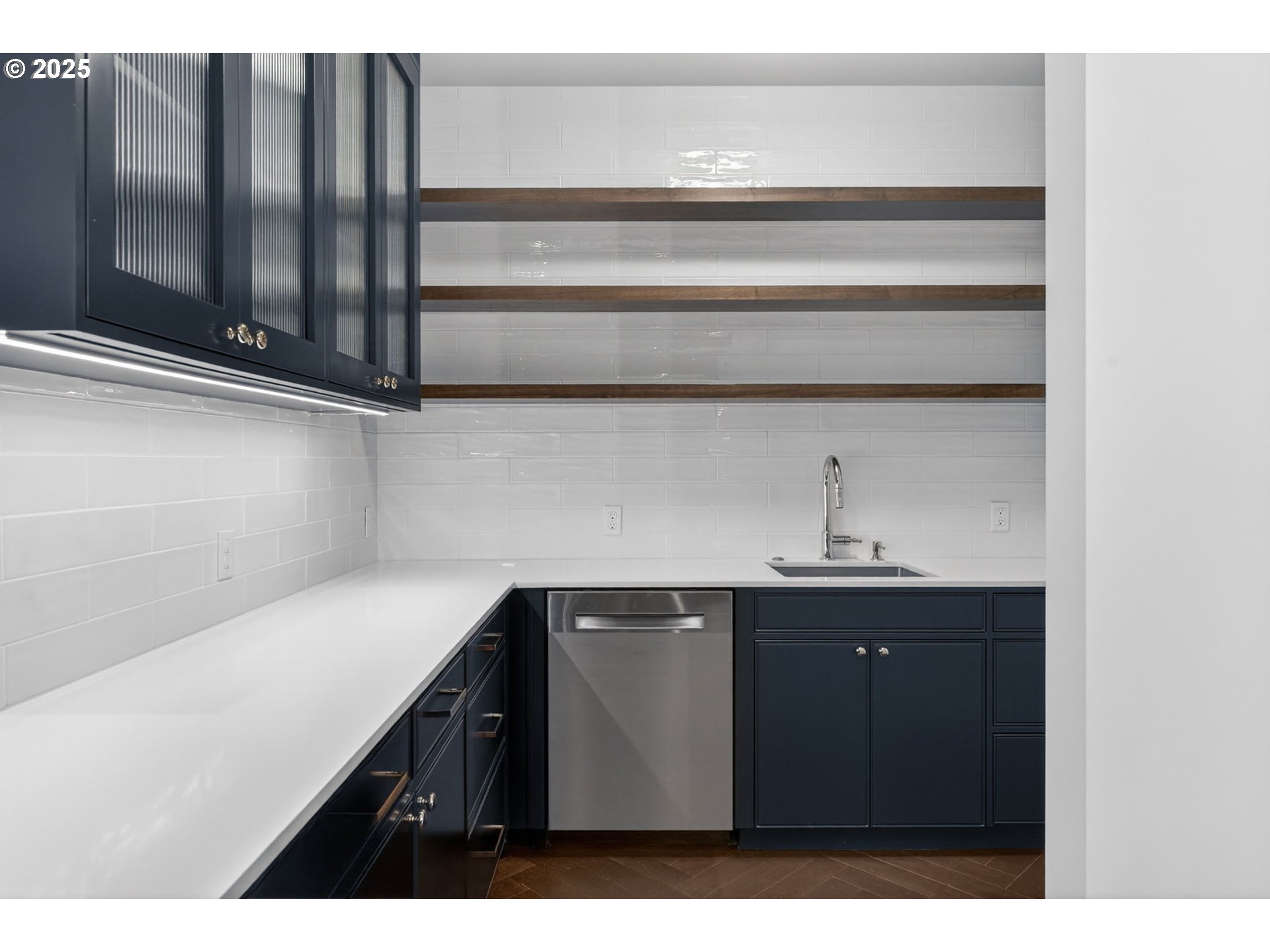 21 D Avenue, Unit 5 Lake Oswego, OR 97034 - Photo 24 of 48 Laundry