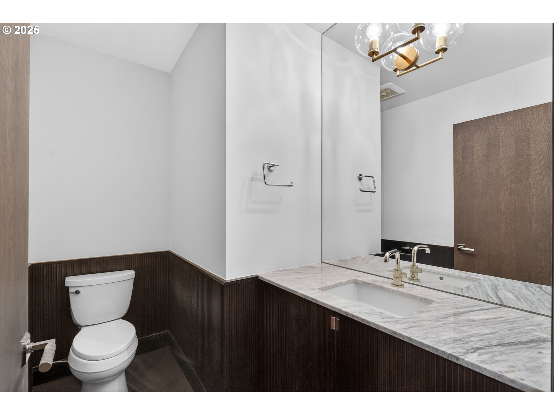 21 D Avenue, Unit 5 Lake Oswego, OR 97034 - Photo 25 of 48 Laundry