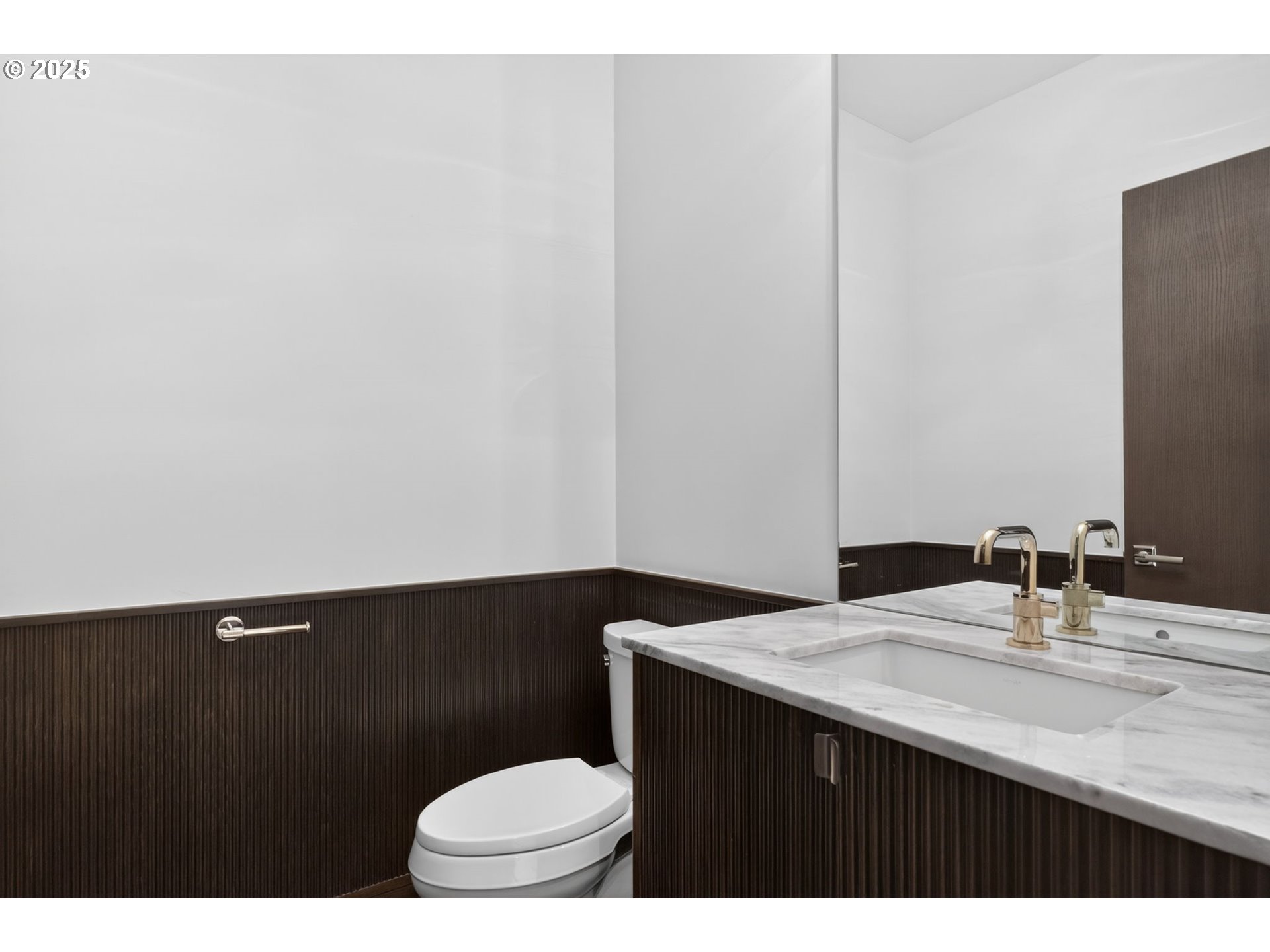 21 D Avenue, Unit 5 Lake Oswego, OR 97034 - Photo 30 of 48 Attached Bathroom #2