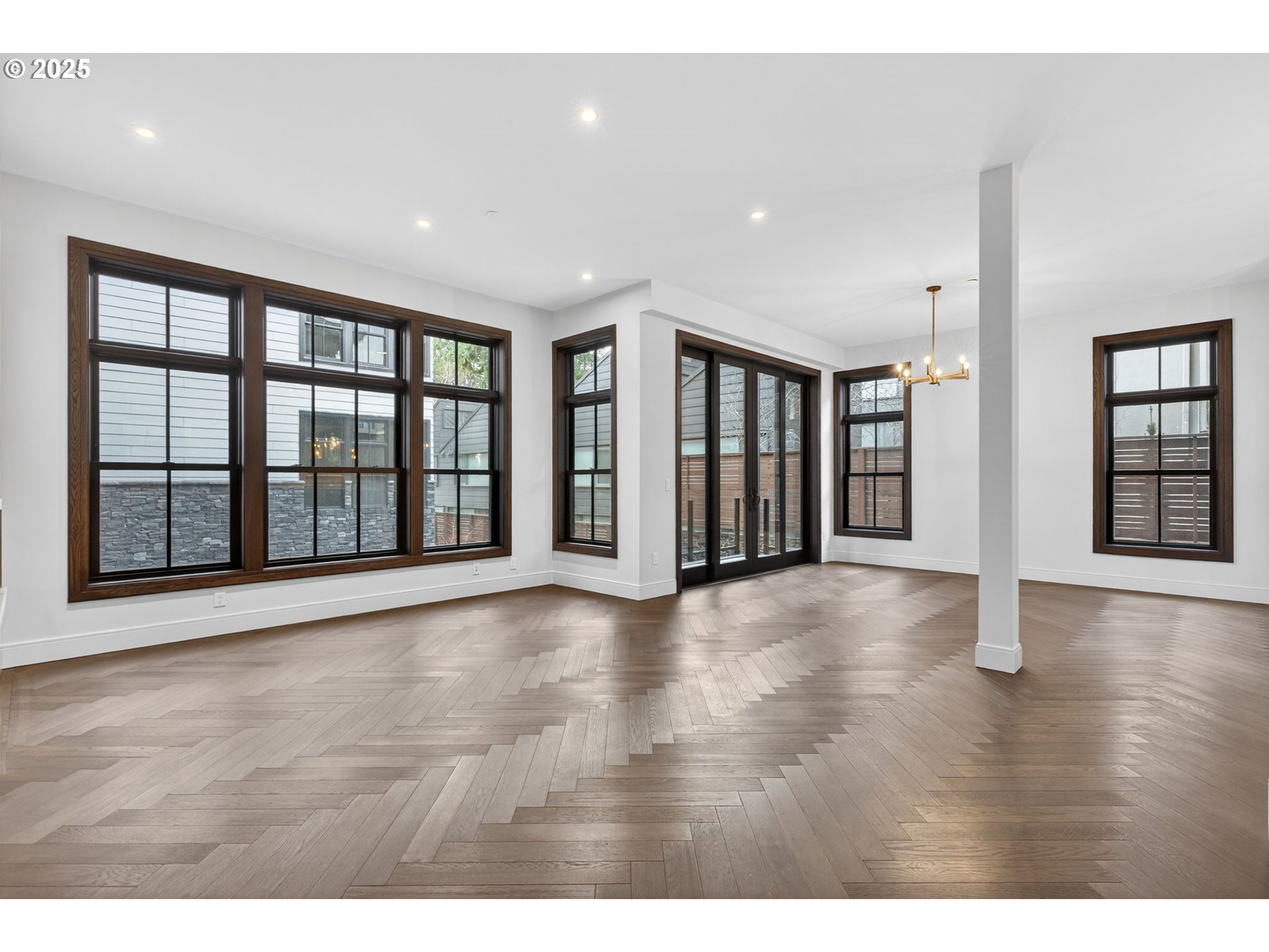21 D Avenue, Unit 5 Lake Oswego, OR 97034 - Photo 3 of 48 Entrance/Foyer