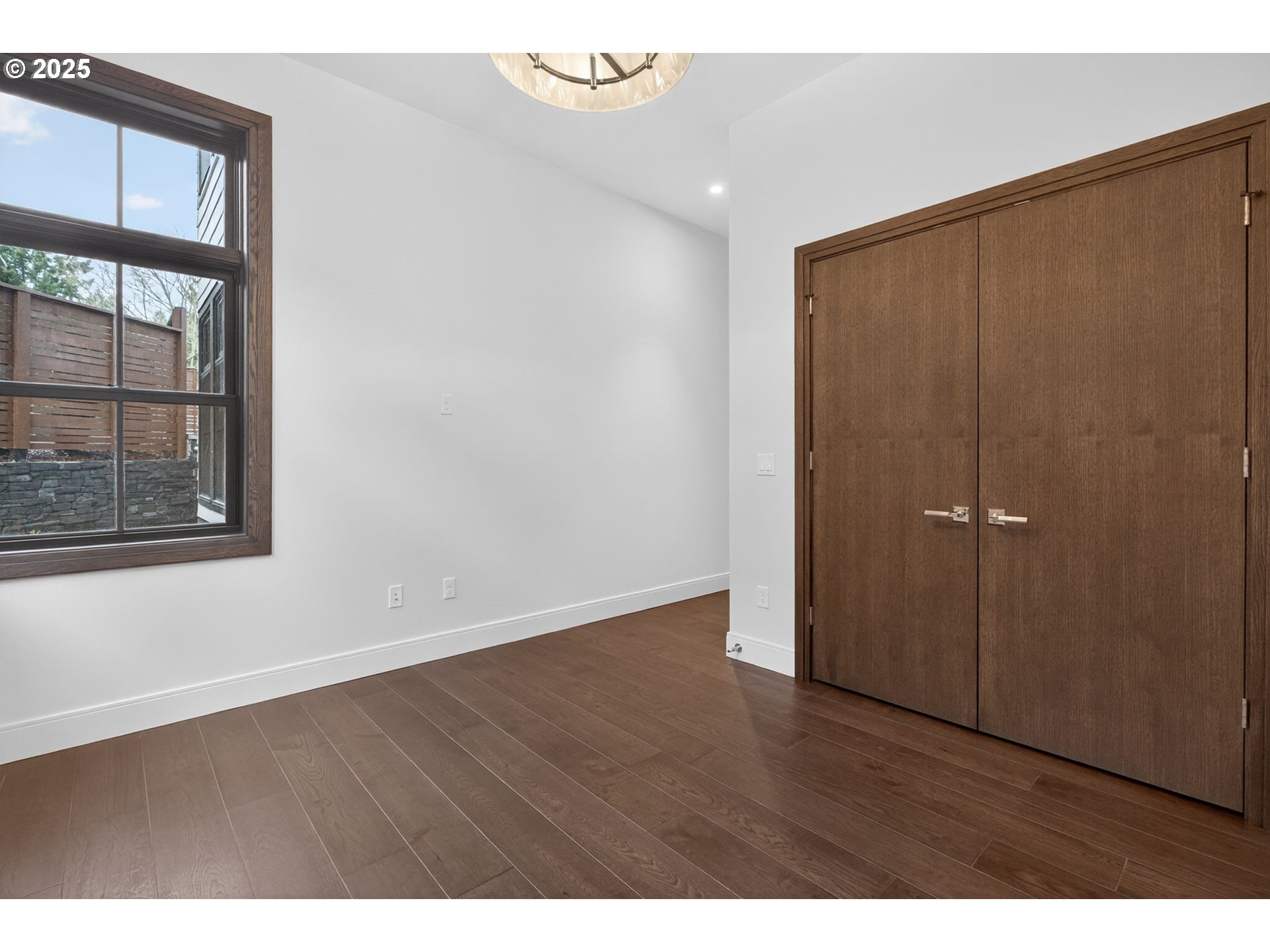 21 D Avenue, Unit 5 Lake Oswego, OR 97034 - Photo 32 of 48 Attached Bathroom #2
