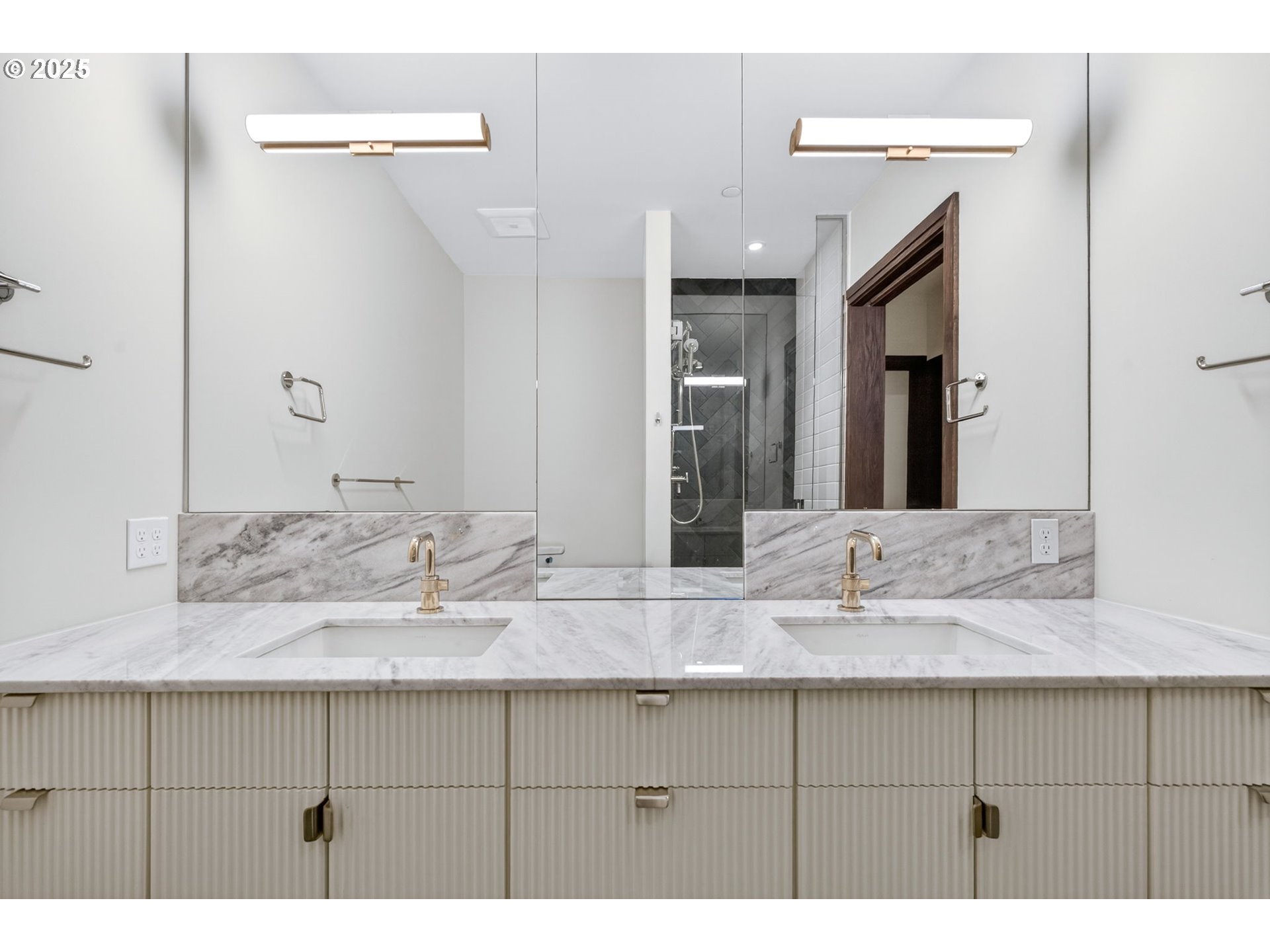 21 D Avenue, Unit 5 Lake Oswego, OR 97034 - Photo 35 of 48 Bedroom, Owner's Suite