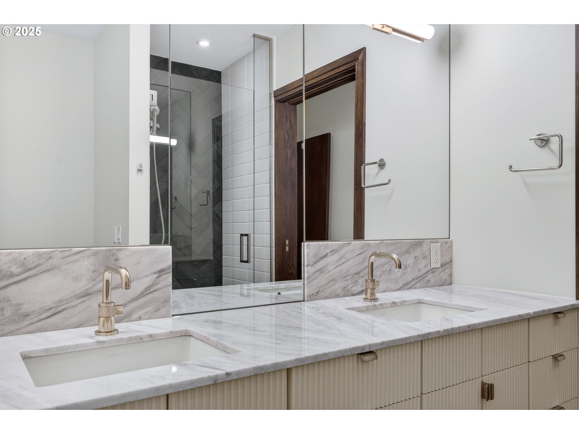 21 D Avenue, Unit 5 Lake Oswego, OR 97034 - Photo 36 of 48